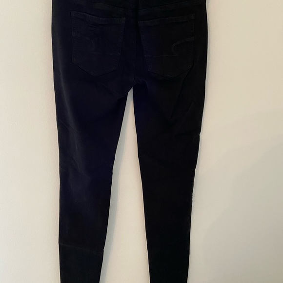 Black distressed American Eagle jeans - Picture 2 of 2